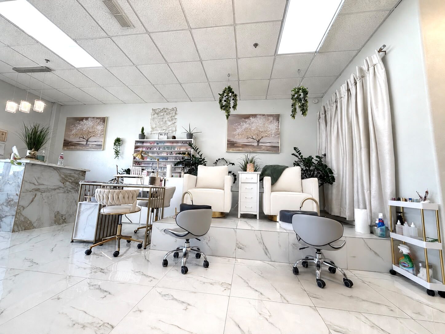 Área de pedicure y lounge